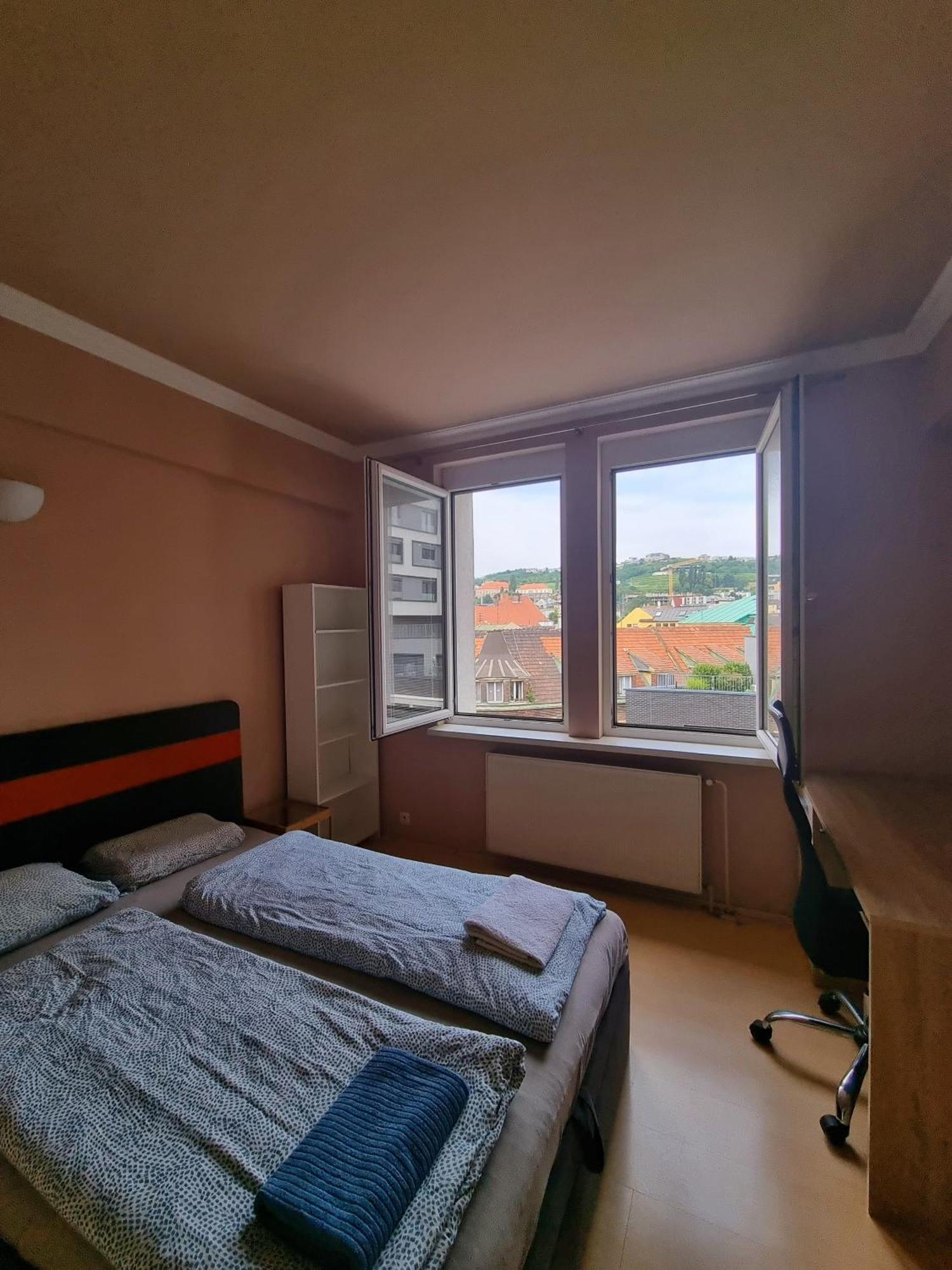 Big 4 Room Huge Apartment Братислава Екстериор снимка