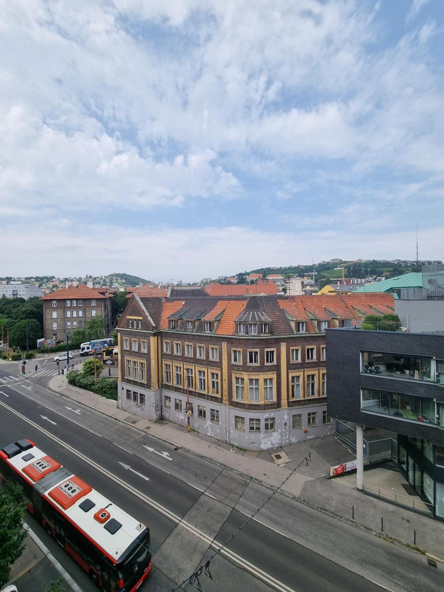 Big 4 Room Huge Apartment Братислава Екстериор снимка