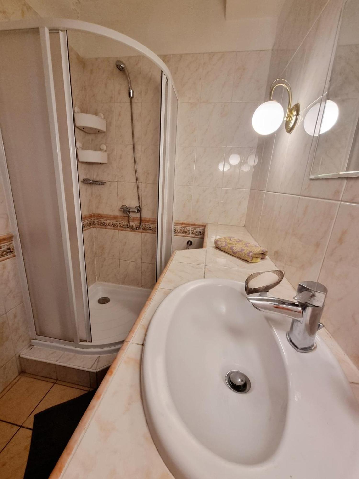 Big 4 Room Huge Apartment Братислава Екстериор снимка