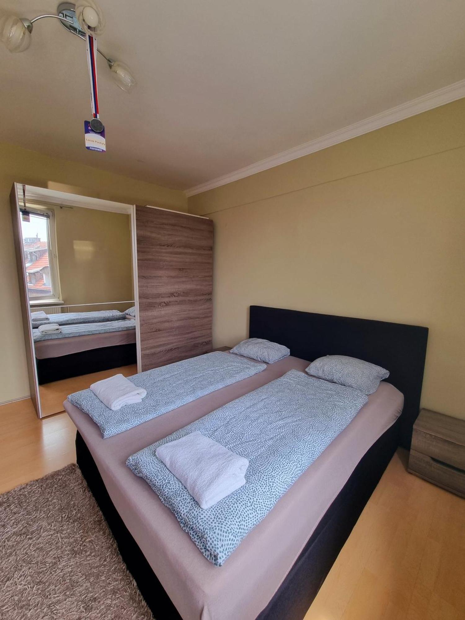 Big 4 Room Huge Apartment Братислава Екстериор снимка