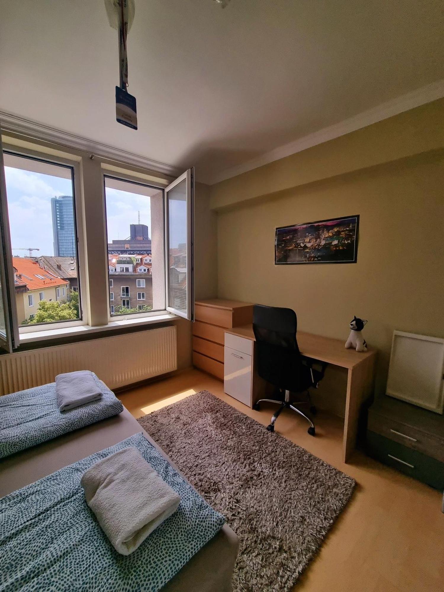 Big 4 Room Huge Apartment Братислава Екстериор снимка